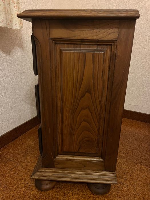 Mesa de Cabeceira em Carvalho