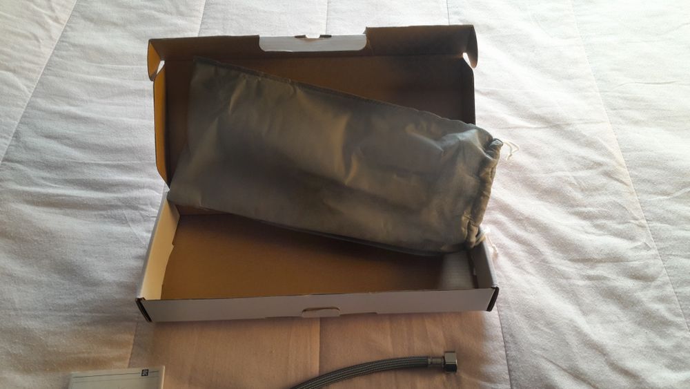 Torneira de água fria para lavatório de loiça de cozinha