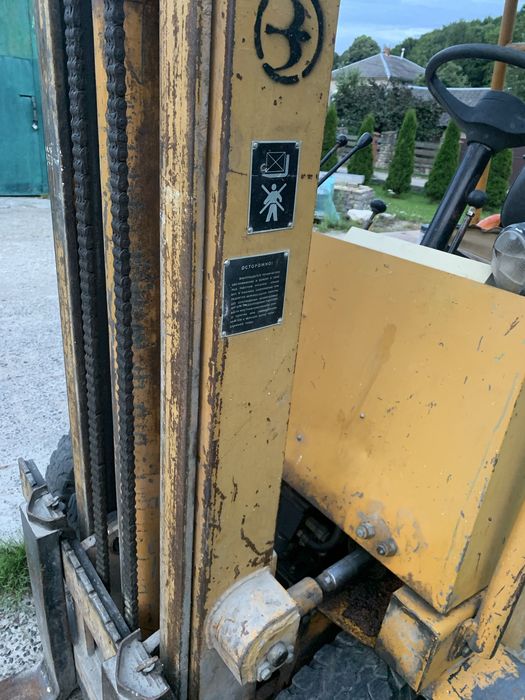 Погрузчик вилочний 3т.