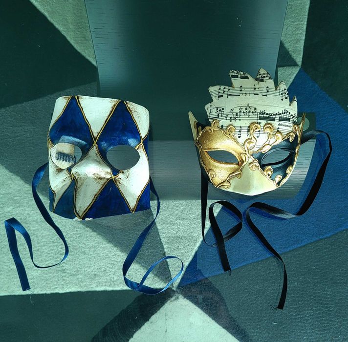 Duas máscaras Venezianas