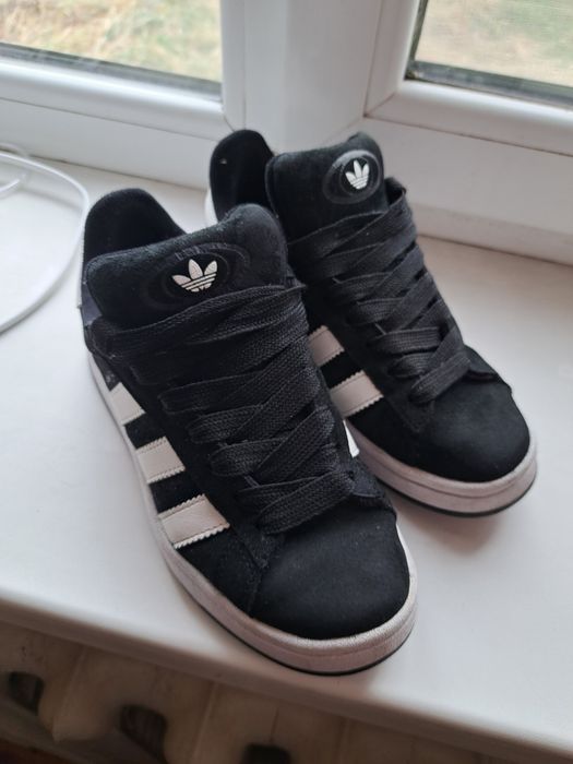 Взуття кросівки 38