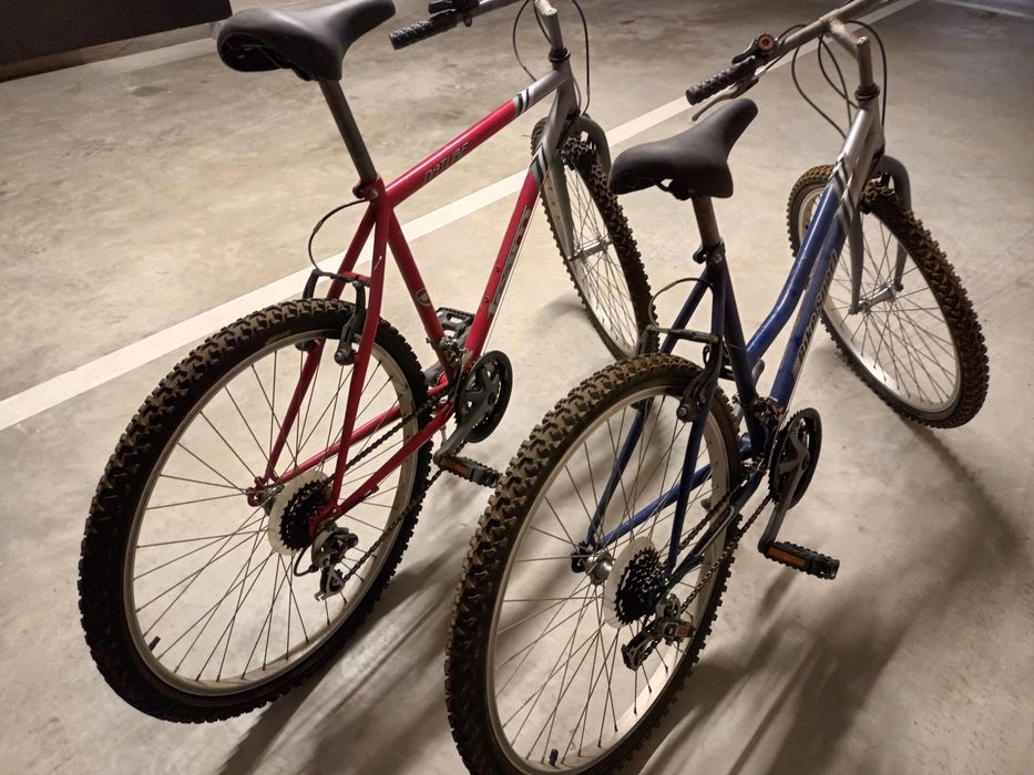 2 bicicletas , pouco uso, 1 pneu vaza ar.
