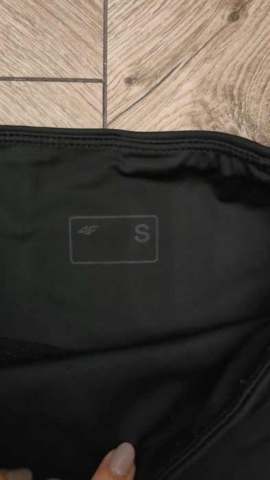 Czarne sportowe spodenki 4F r. S