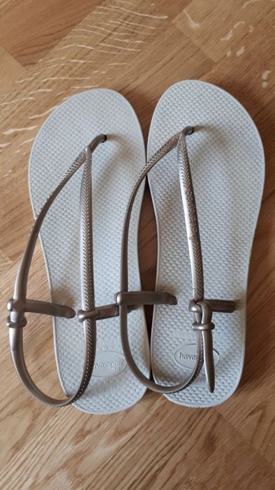 Havaianas douradas como novas n. 39-40