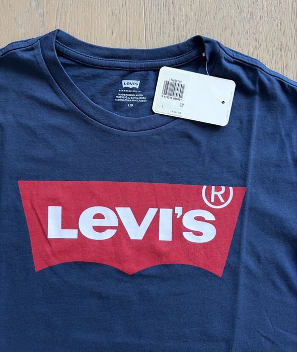 Оригінал футболка levis  розмір L