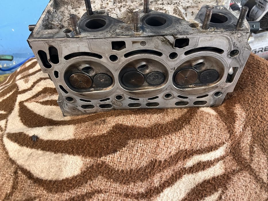 Głowica silnika kompletna silnik AWY