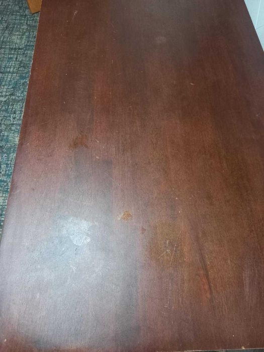 Mesa de cozinha em bom estado