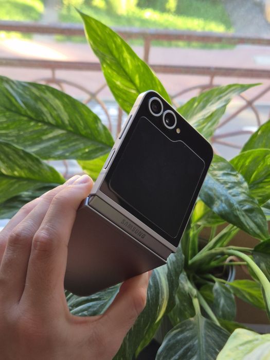 Samsung Galaxy Z Flip 6 256 GB | Stan Bardzo Dobry | Zadbany egzemplarz