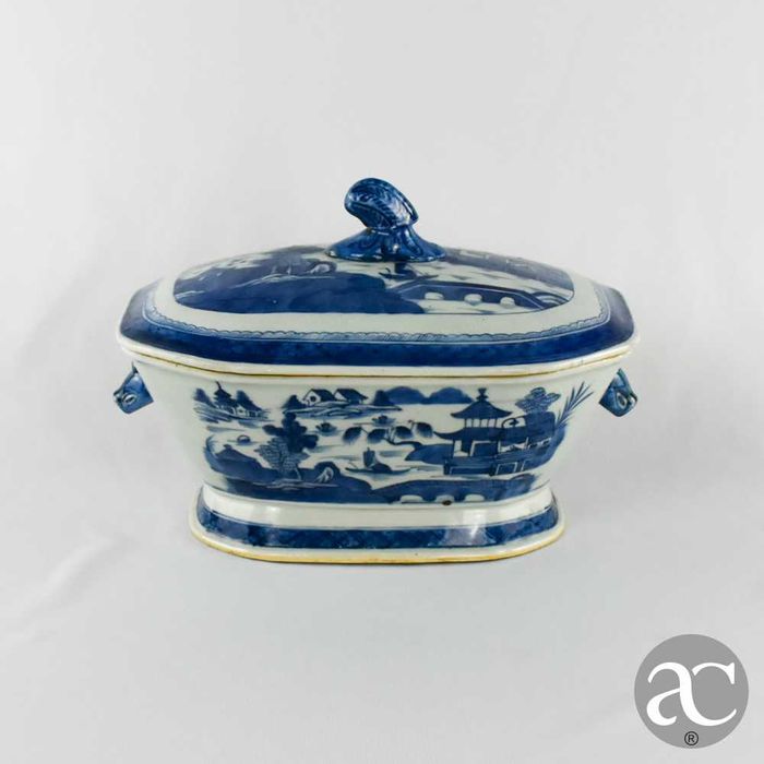 Terrina porcelana China, decoração Cantão, Período Qianlong séc. XVIII