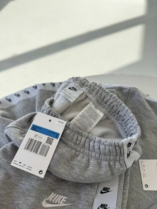 Nike оригінал костюм на мікрофлісі із лампасами та вишивкою С-ХЛ