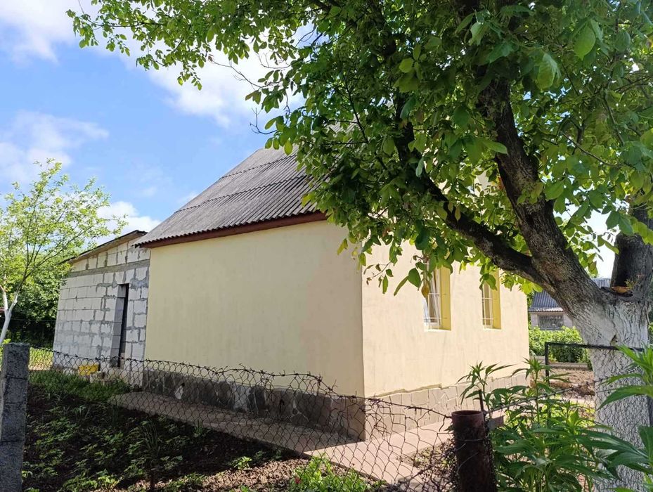 Дачний будинок з ремонтом і комунікаціями!
