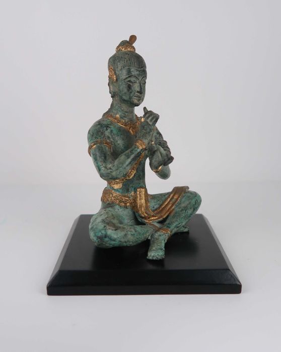 Buda sentado com flauta em bronze