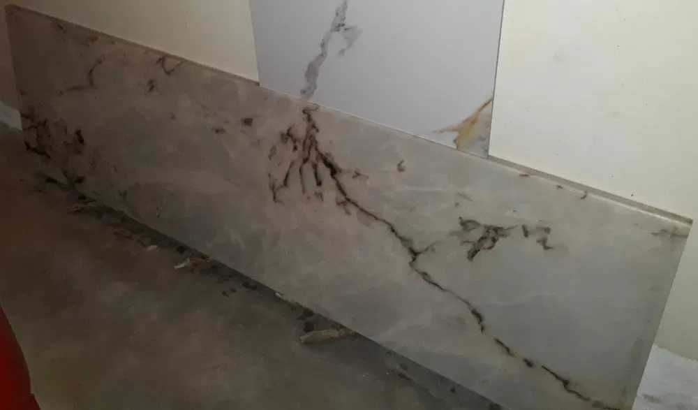 Pedra de bancada de cozinha em bom estado