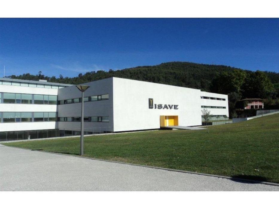 Prédio com 5 andares e 186 divisões destinado a serviços, a 15 minu...