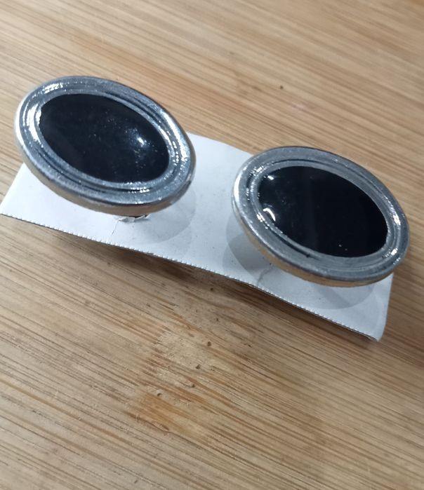 Nowe spinki do mankietów koszuli