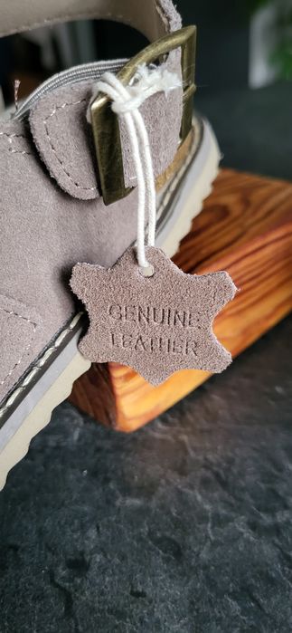 nowe klapki Cushionaire r 38
Rozmiar 38.