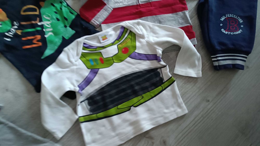 Zestaw ubranek dla chłopca  bezrękawnik bluza body koszulki spodnie 74