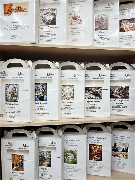 Схемі та набори вишивки бісером. Будинок торгівлі 1- поверх