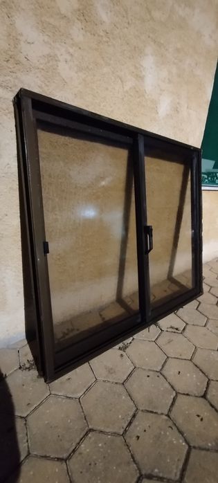 Vendo janelas em alumínio castanho