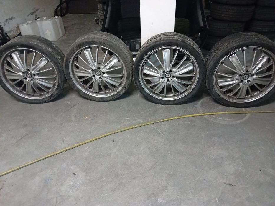 Jantes 22 polgagas com pneus em bom estado