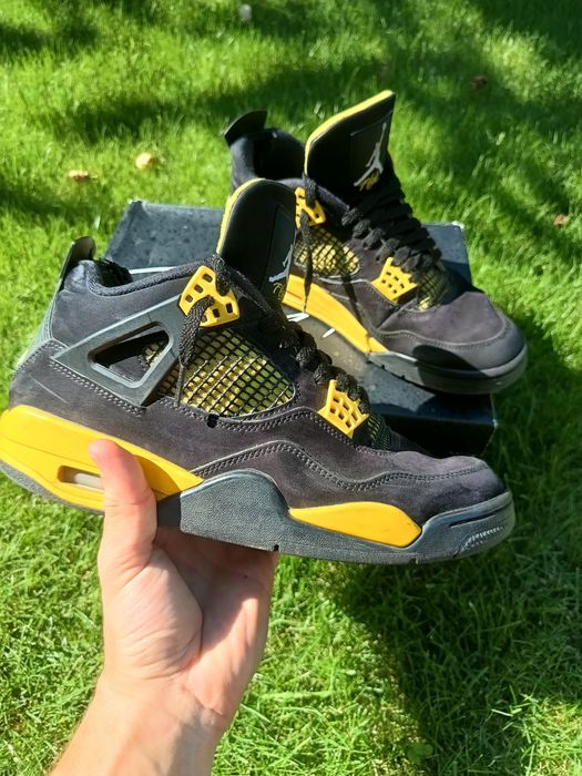 Air Jordan 4 Retro "Thunder"