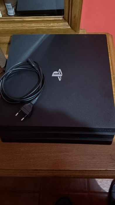 Playstation 4 1000g com mando em caixa