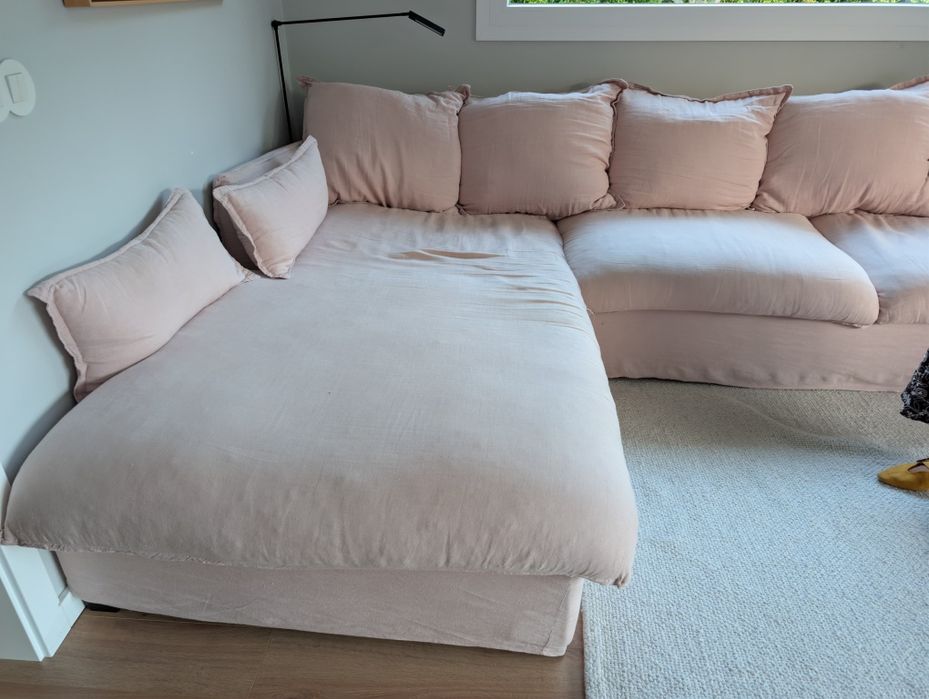 Sofá de linho com chaise longue