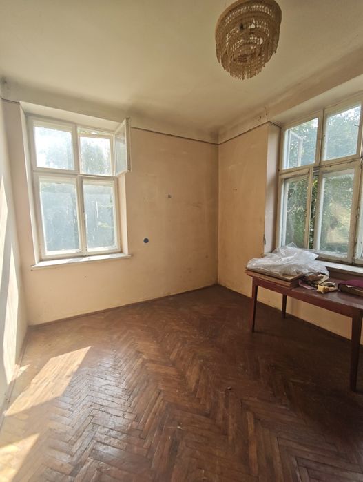 Продаж 2к квартири в Брюховичах з земельною ділянкою 1.7сот