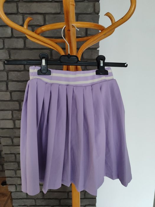 Piękna liliowa spódniczka dziewczęca 158