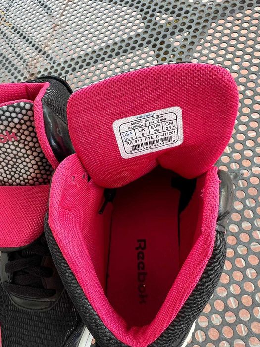 Ténis REEBOK pretos em muito bom estado