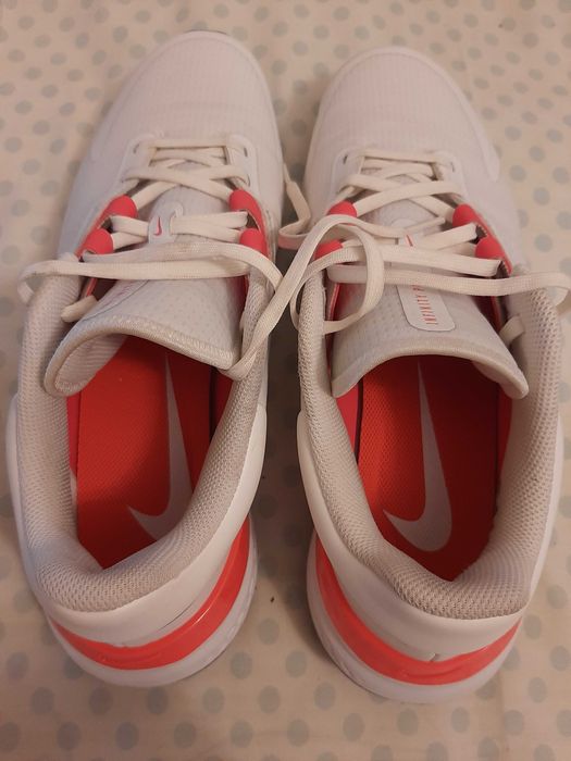 продам кросовки NIKE react