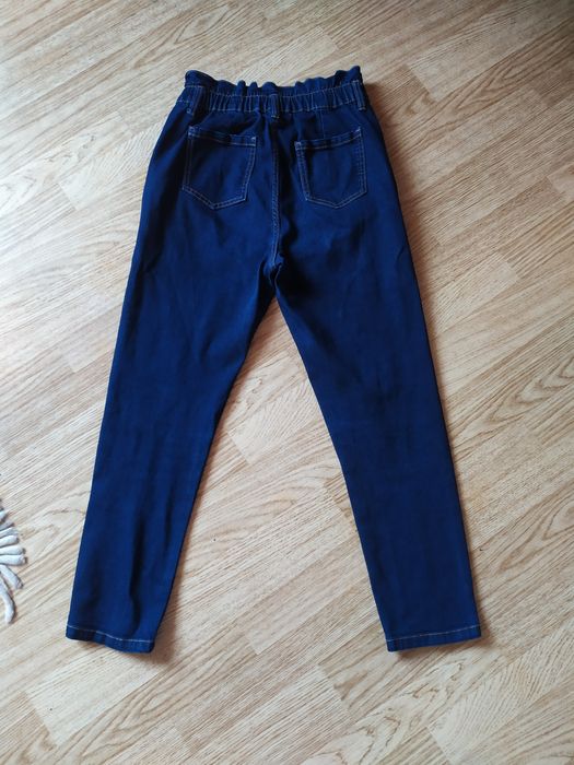 Джинси з високою посадкою