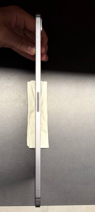 iPad Pro 11″ 2-го поколения (2020 года), 512 GB, Wi-Fi + Cellular.