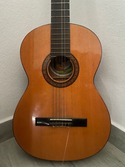 Guitarra + capo semi novas