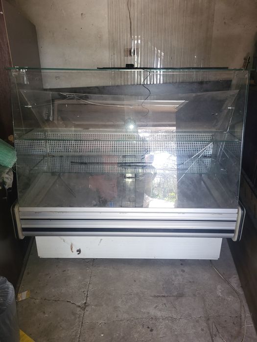 Продам кондитерську вітрину