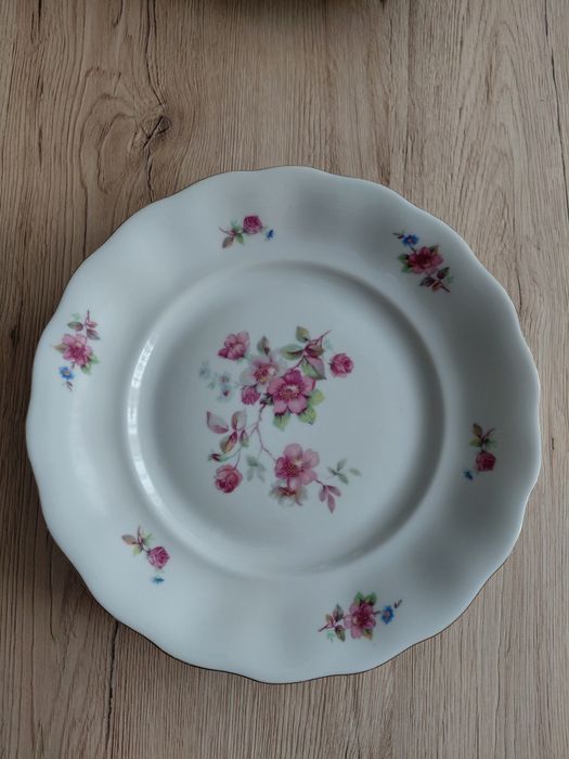 Porcelana Karolina lata 60/70 - talerze głębokie, obiadowe i małe