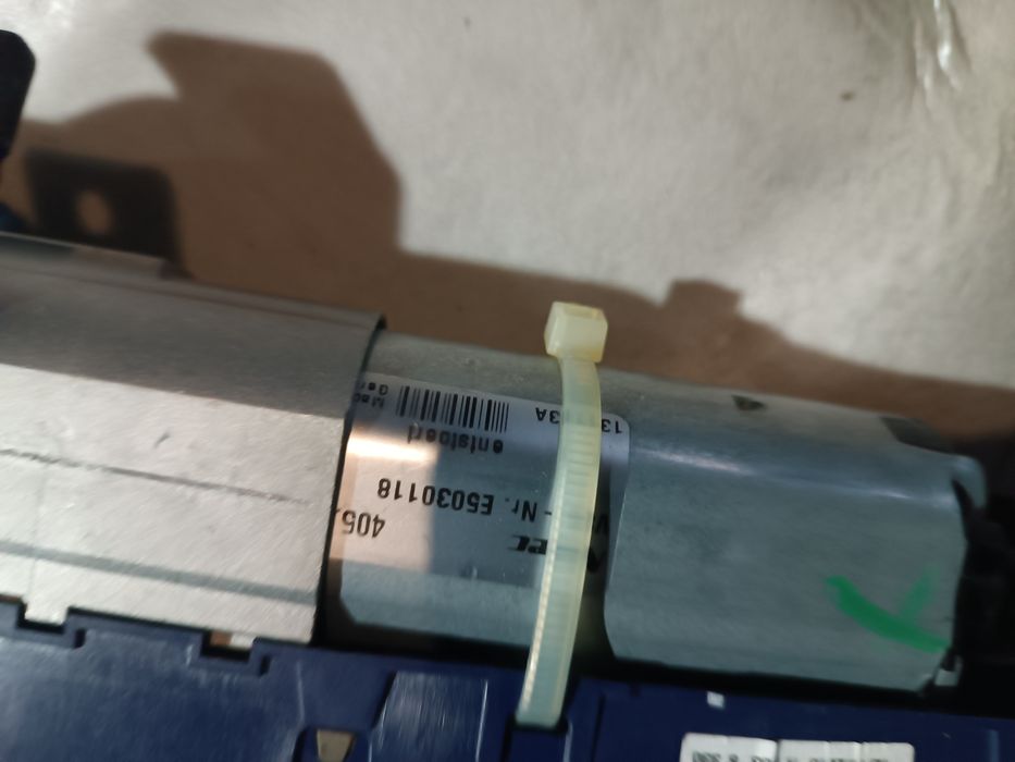 Audi Q5 8R 14 рік електро привід багажника петлі моторчик розборка