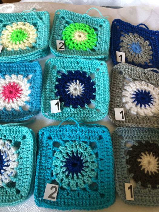 kwadrat Babuni na szydełku, pled ,sweter, wielkość 9-11cm, NOWE,