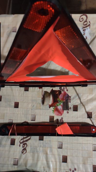 Продам аварійний знак.