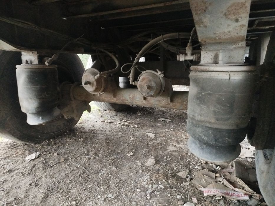 Напівпричіп бортовий тентований