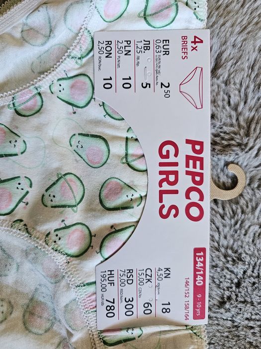 Трусики на дівчинку нові