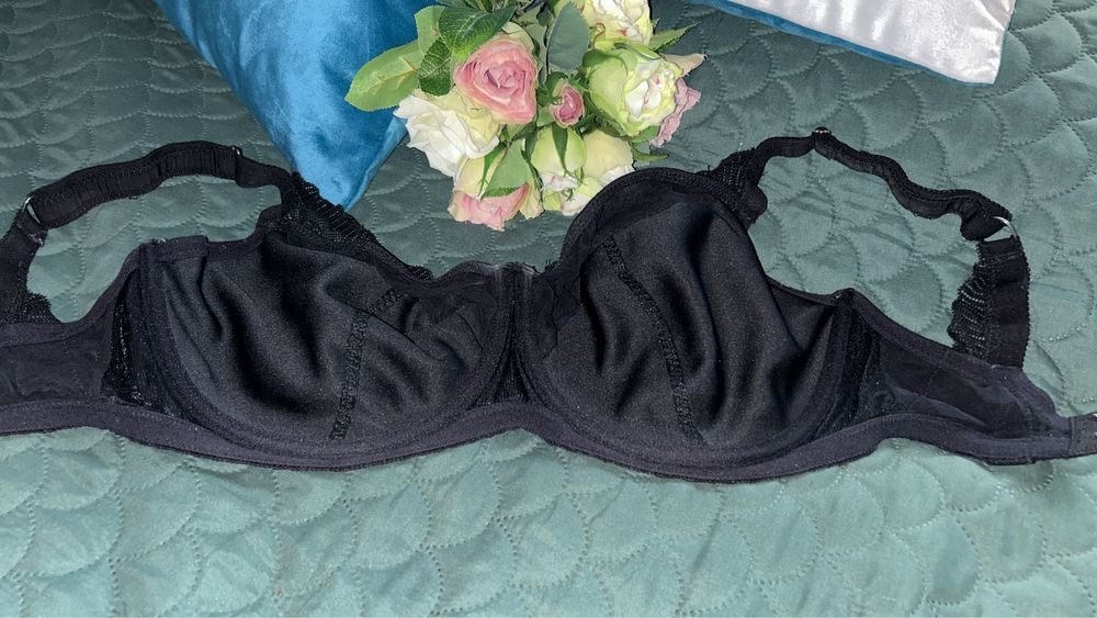 Czarny Biustonosz modelujący Charade 65J 30J