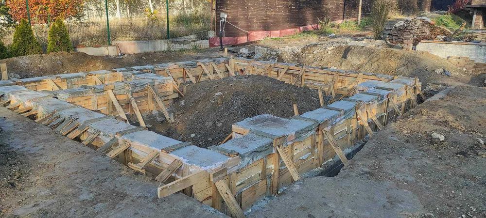 Бетонные и фундаментные работы . Стяжка, отмостка.