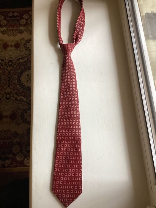 Галстук красный в клетку