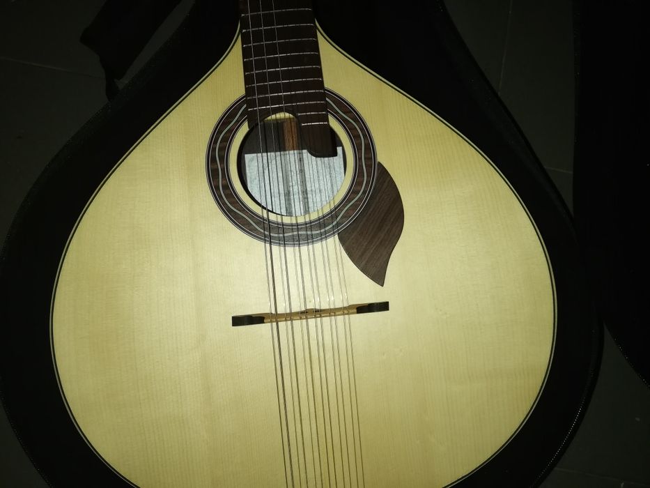 Guitarra Portuguesa de Coimbra em madeira maciça natural