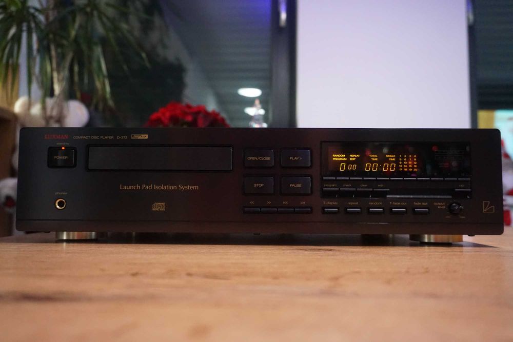 Odtwarzacz CD Luxman D-373 z pilotem