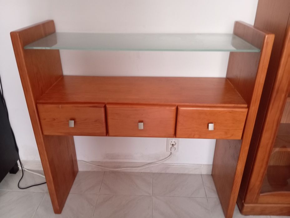 Móvel com 3 gavetas