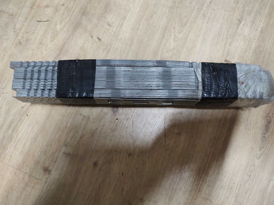 Es do mocowania sufitów łączki krzyżowe oraz grzybki do mocowania