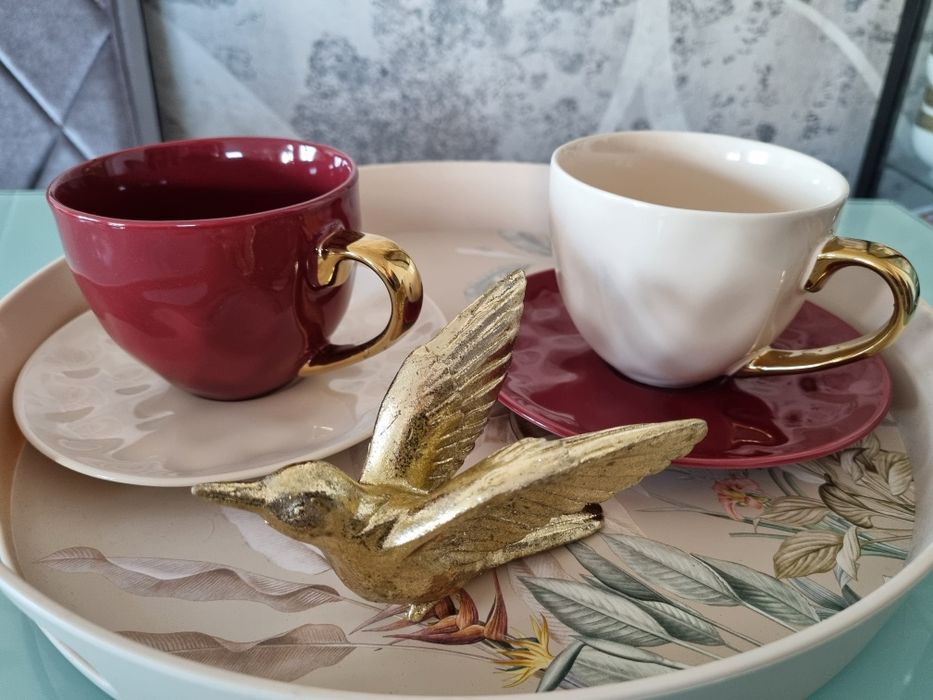 Zestaw 2 filiżanek ze spodeczkami wanilia i bordo