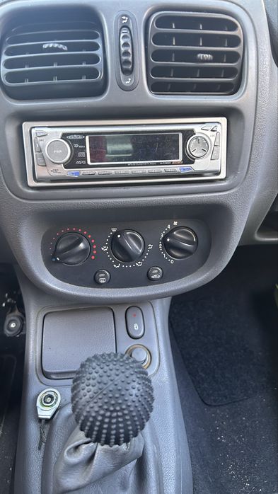 Vende-se Renault clio a gasolina